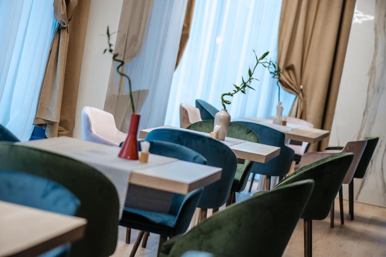 Hotel Clipa Drobeta Turnu Severin Buitenkant foto