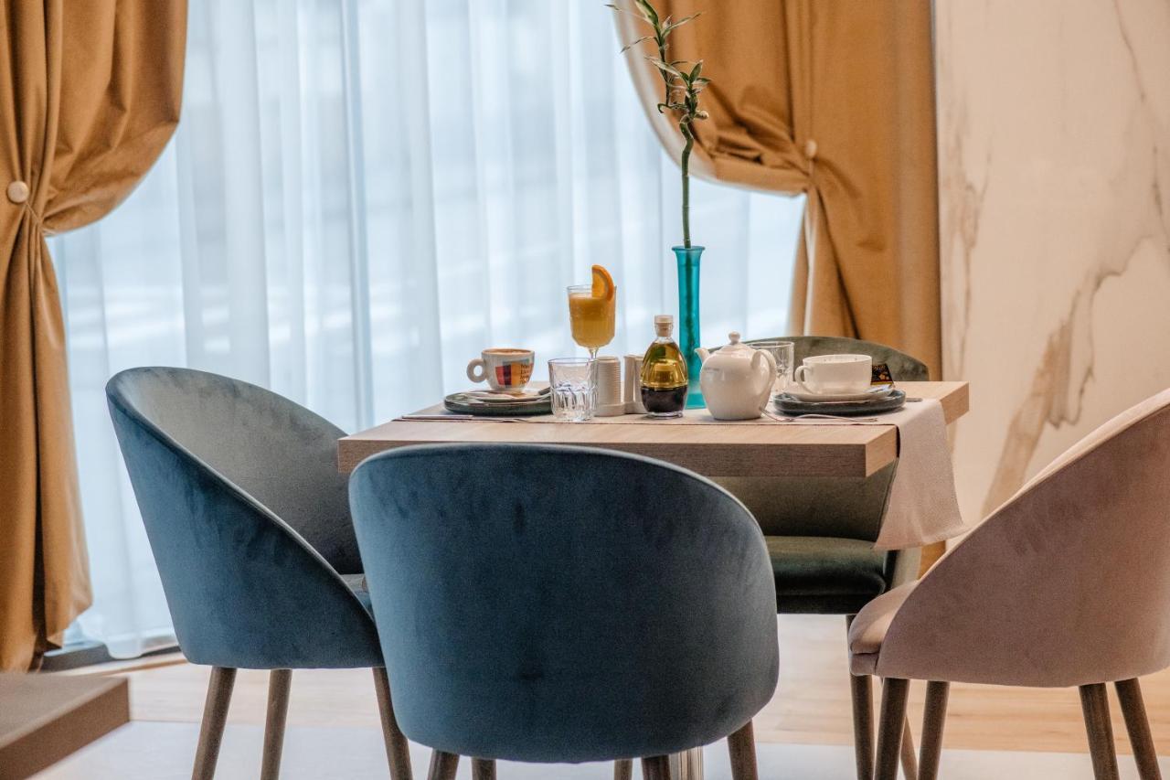 Hotel Clipa Drobeta Turnu Severin Buitenkant foto