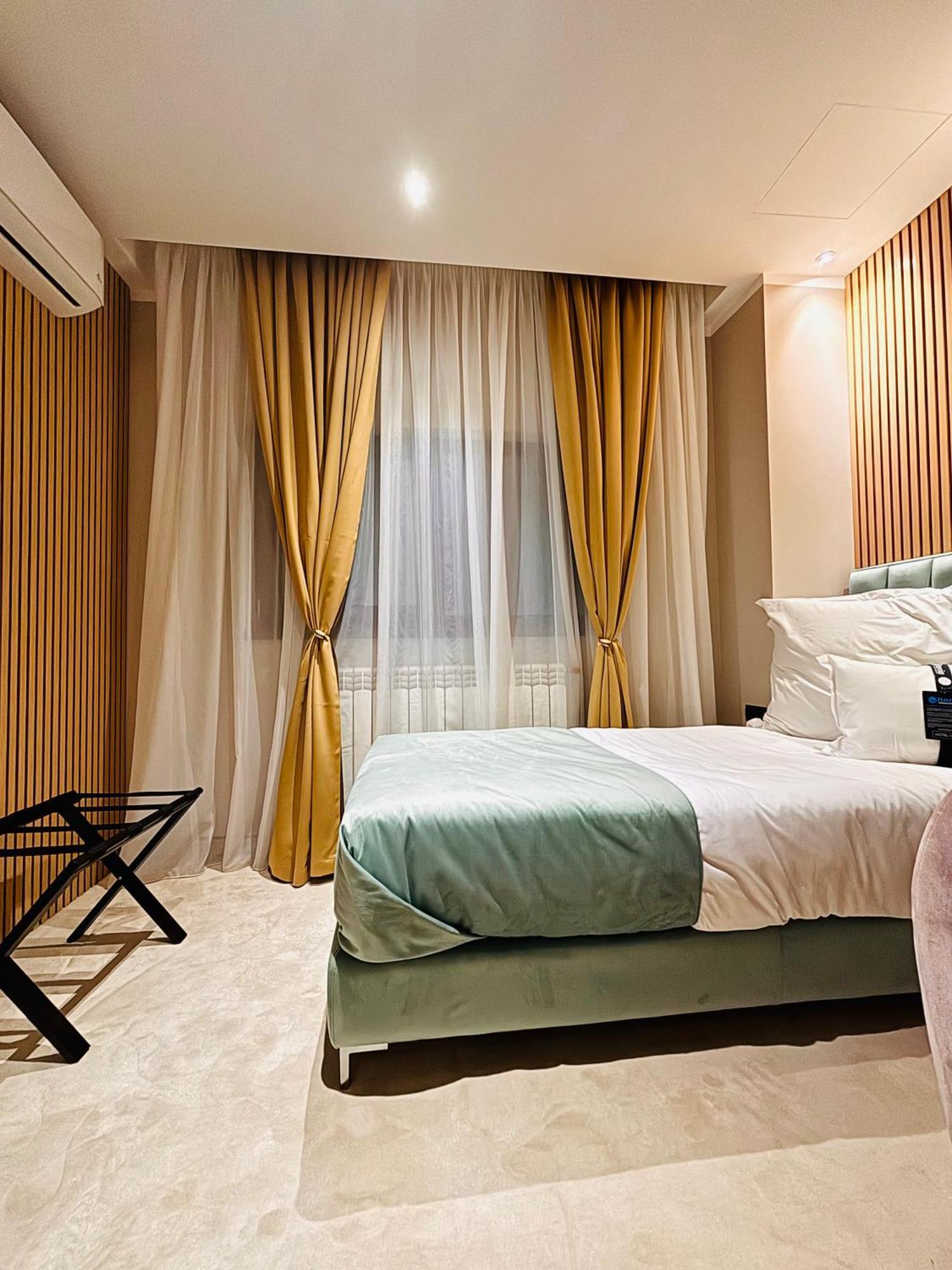 Hotel Clipa Drobeta Turnu Severin Buitenkant foto
