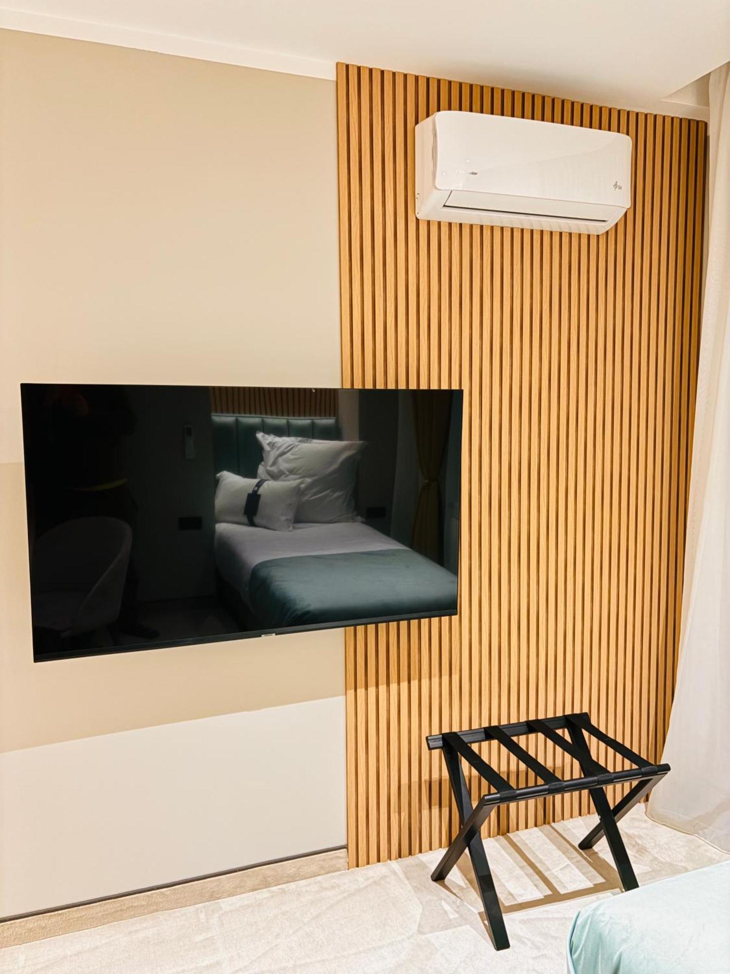 Hotel Clipa Drobeta Turnu Severin Buitenkant foto