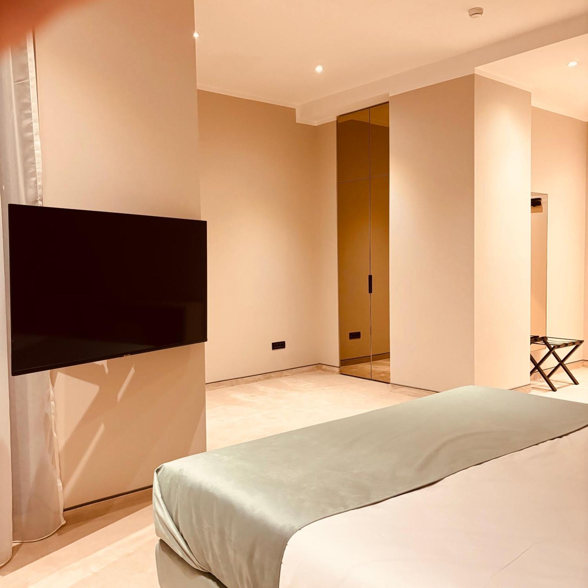 Hotel Clipa Drobeta Turnu Severin Buitenkant foto