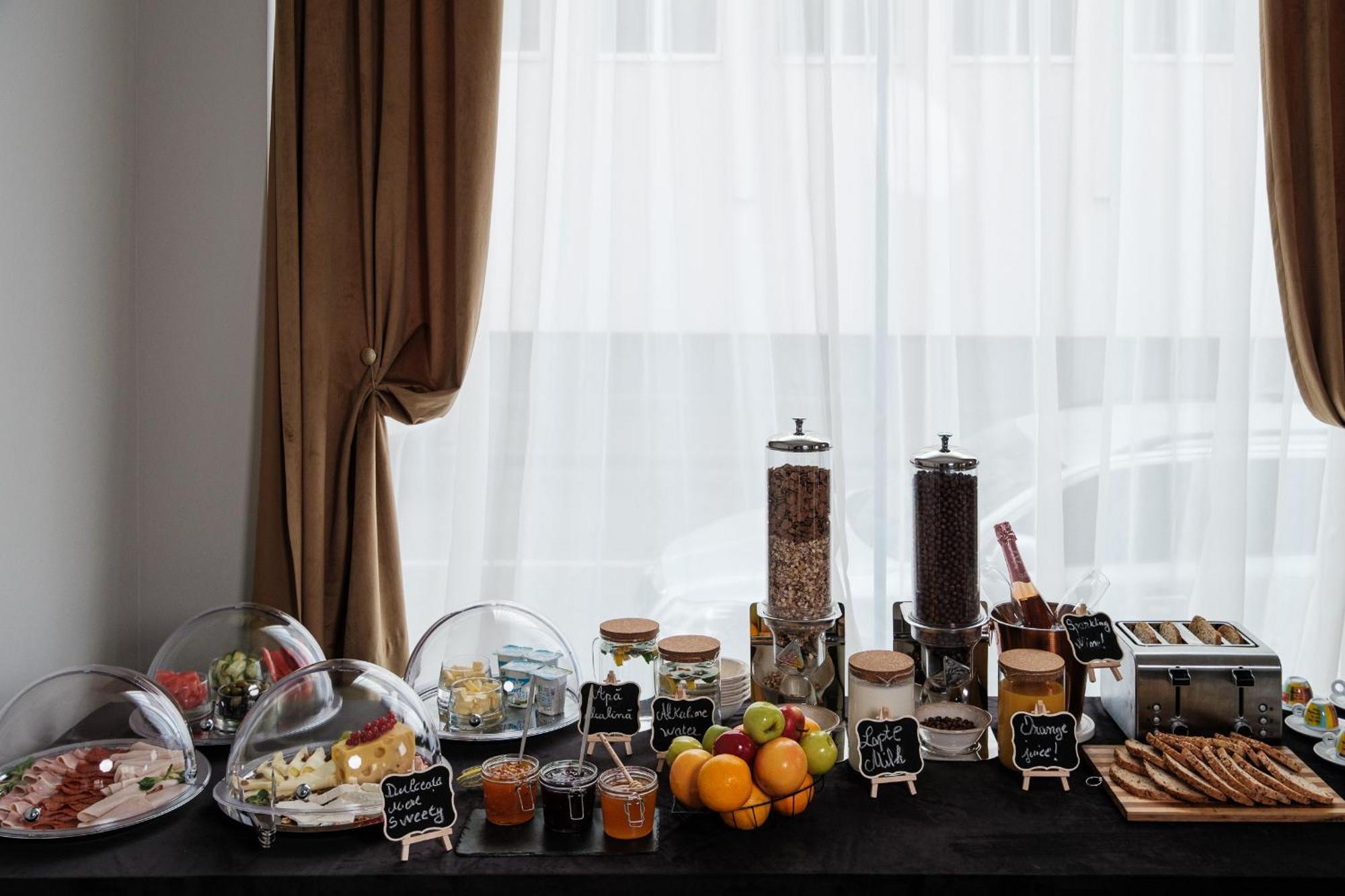 Hotel Clipa Drobeta Turnu Severin Buitenkant foto