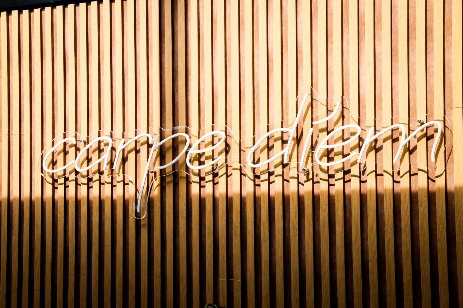 Hotel Clipa Drobeta Turnu Severin Buitenkant foto